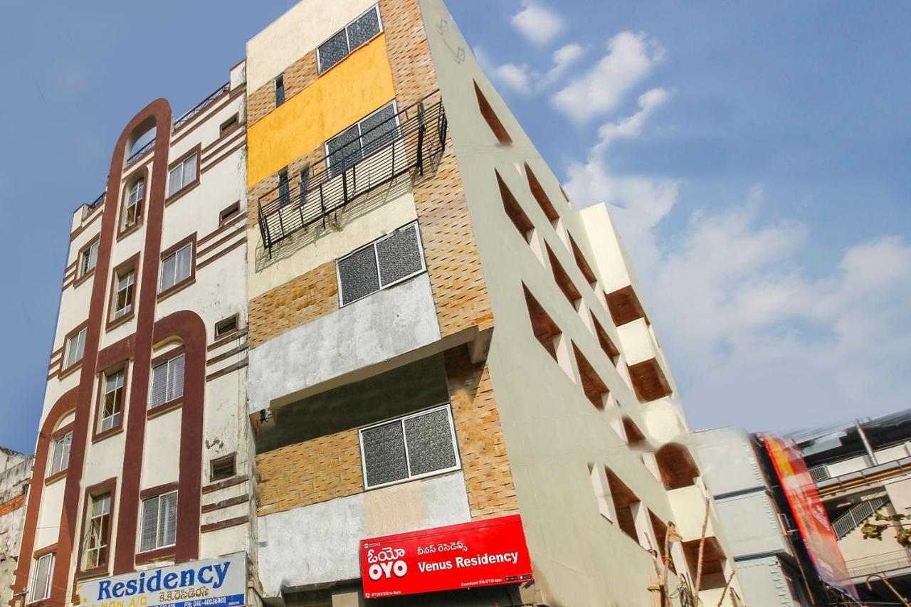 Готель Oyo 66942 Venus Residency Lalaguda Екстер'єр фото
